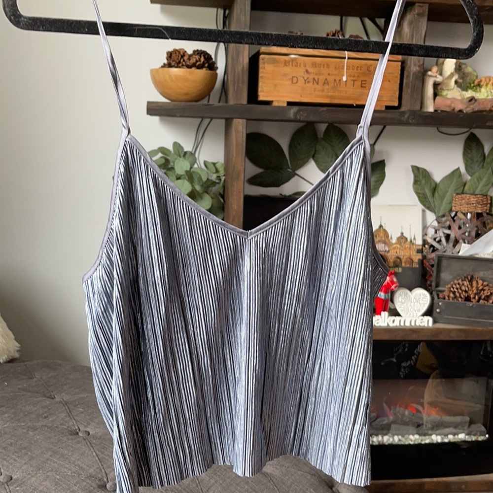 VICTORIAS SECRET shiny flowy crop tank